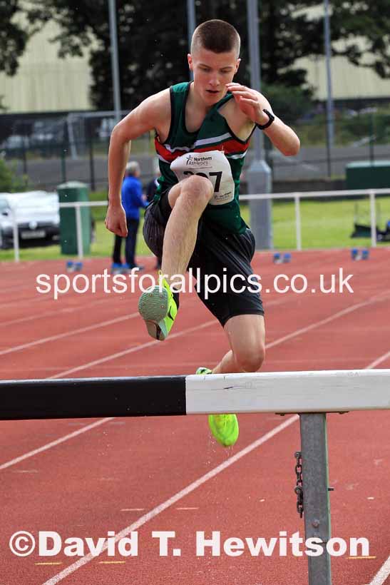 Mens under-17s 1500 metres steeplechase, 2023 Northern Under-13s, Under-15s and Under-17s, Middlesbrough.  Photo: David T. Hewitson/Sports for All Pics